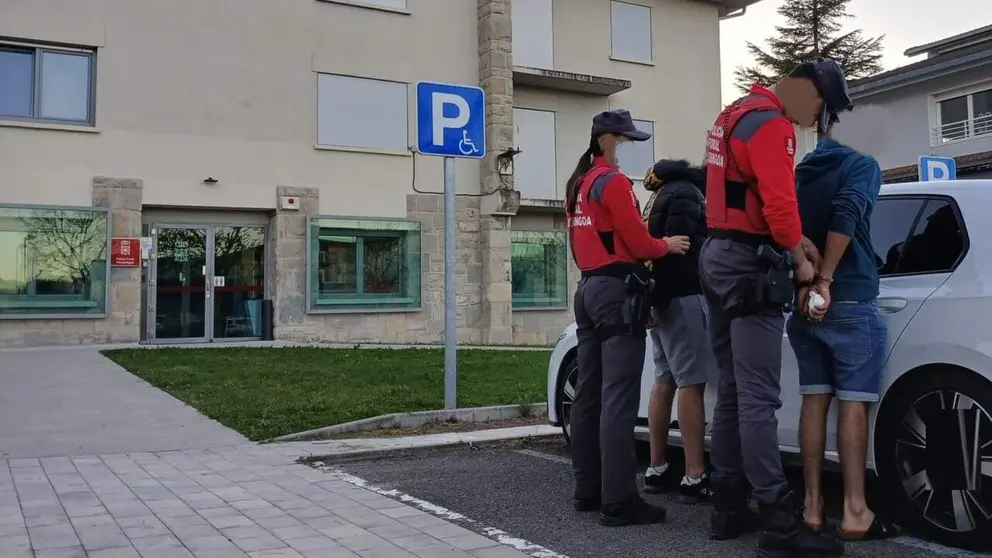 Momento de la detenci&oacute;n. POLIC&Iacute;A FORAL