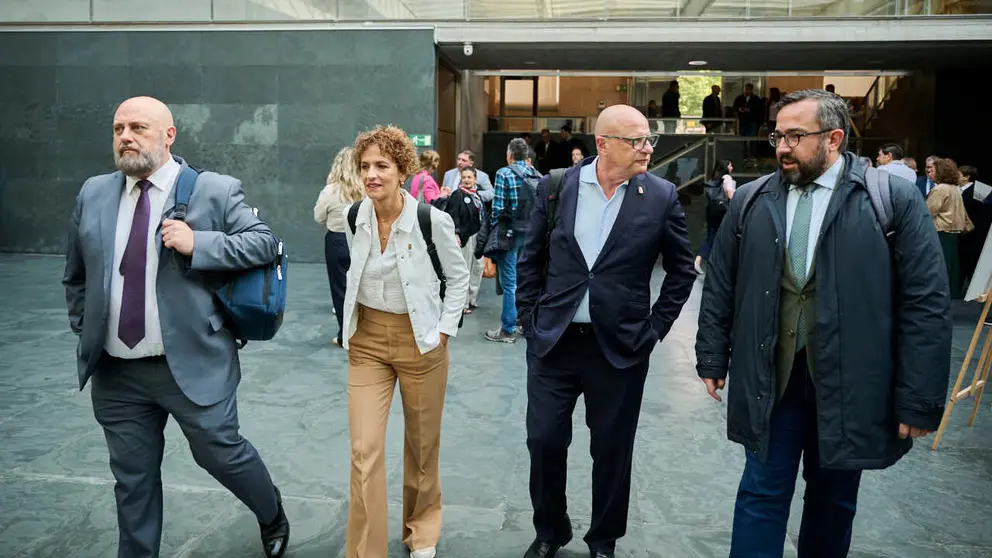 Jos&eacute; Luis Arasti, consejero de Econom&iacute;a y Hacienda, junto a Mar&iacute;a Chivite, presidenta del Gobierno de Navarra, Carlos Gimeno, consejero de Educaci&oacute;n, y Javier Rem&iacute;rez, vicepresidente del Gobierno de Navarra, durante el Pleno del Parlamento. PABLO LASAOSA