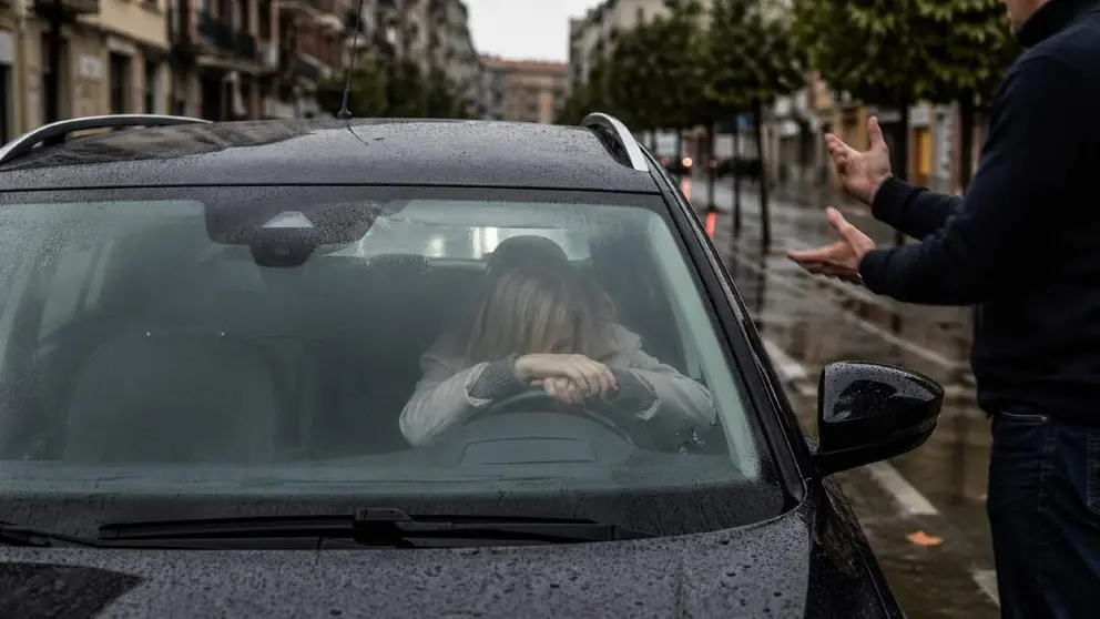 Una mujer en el interior de un coche. ARCHIVO