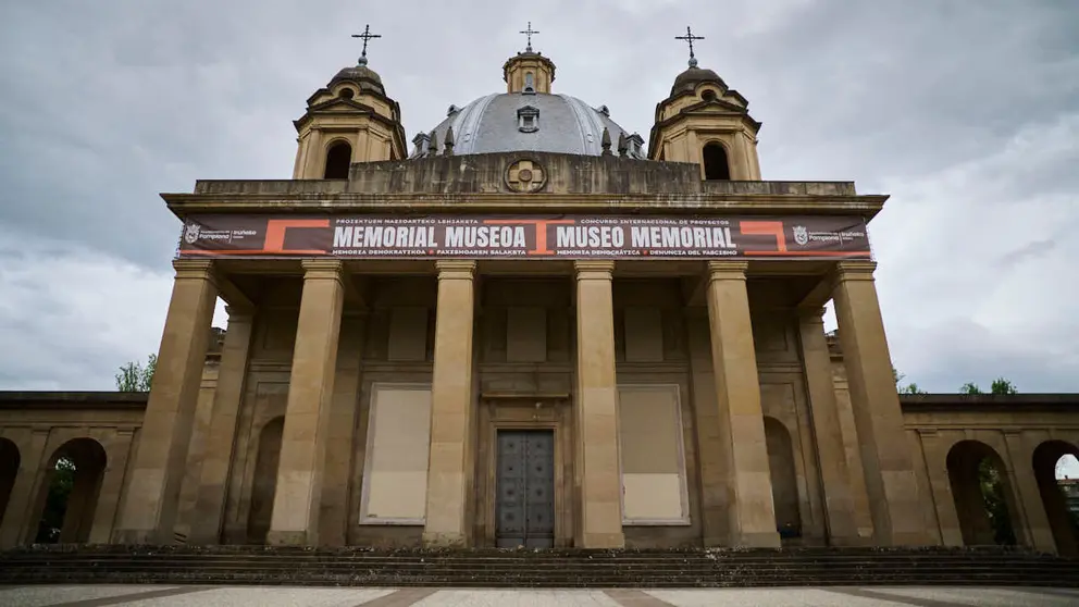 La Gerencia y la Comisi&oacute;n de Urbanismo visitan el Monumento a los Ca&iacute;dos. PABLO LASAOSA