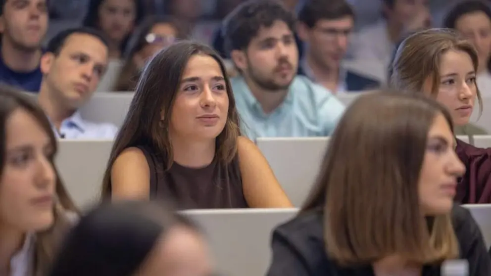 Estudiantes en la Facultad de Comunicaci&oacute;n de la Universidad de Navarra. CEDIDA