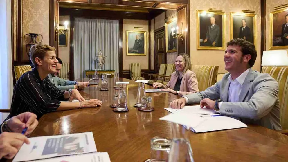 El presidente de la FNMC, Xabier Alcuaz, con la presidenta Chivite. GOBIERNO DE NAVARRA