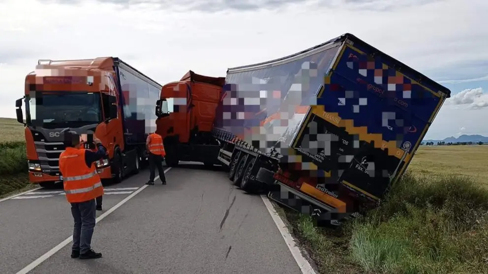 Accidente con cami&oacute;n entre las localidades de Sesma y Lodosa. POLIC&Iacute;A FORAL