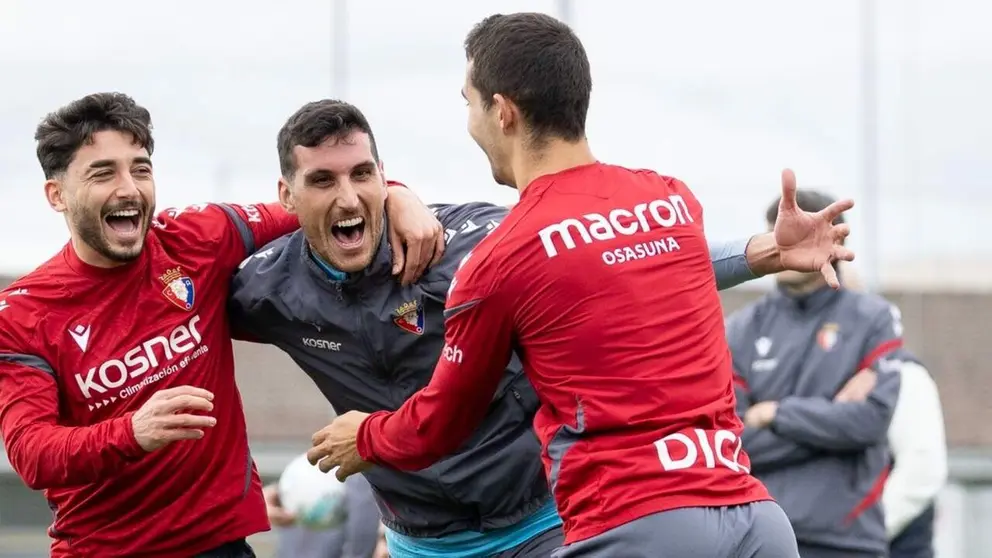 Los jugadores rojillos se juramentan para ganar al Levante. CA Osasuna.
