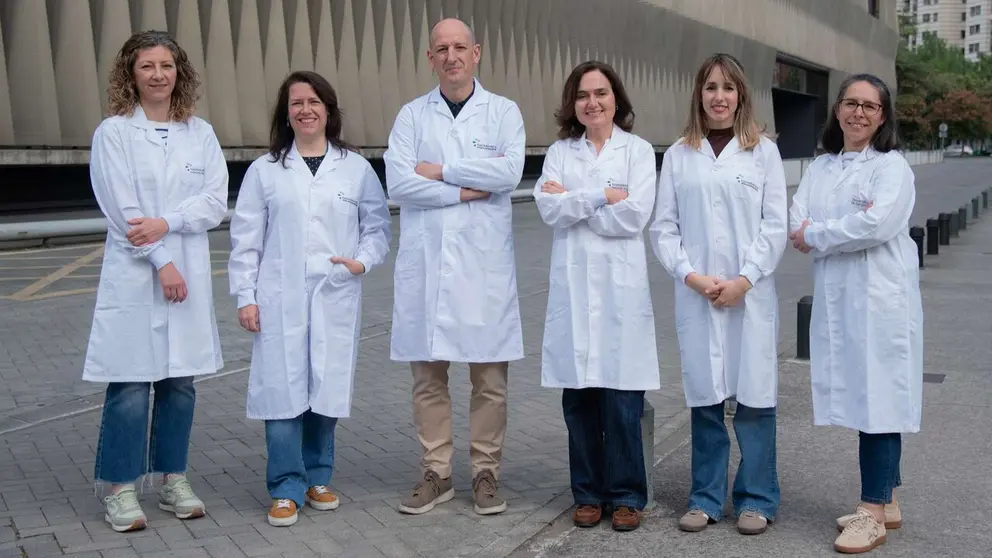 Profesionales implicados en el estudio de Navarrabiomed: Maite Echeverz, Bego&ntilde;a Garc&iacute;a, I&ntilde;igo Lasa, Cristina Solano, Nahiara Garmendia-Anto&ntilde;ana y Carmen Gil. GOBIERNO DE NAVARRA