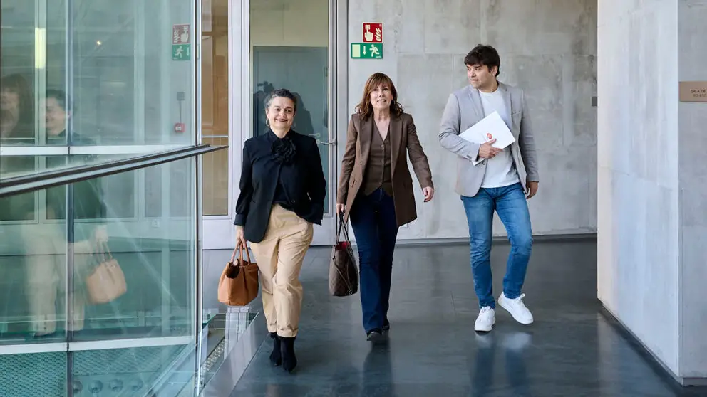 La expresidenta de Navarra Uxue Barkos comparece en la Comisi&oacute;n de Investigaci&oacute;n sobre licitaci&oacute;n y adjudicaci&oacute;n de obras p&uacute;blicas del Gobierno de Navarra. PABLO LASAOSA