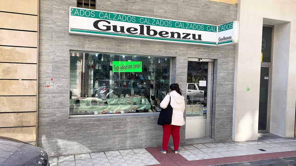 La tienda Calzados Guelbenzu est&aacute; en la calle Guelbenzu 29 de Pamplona. Navarra.com