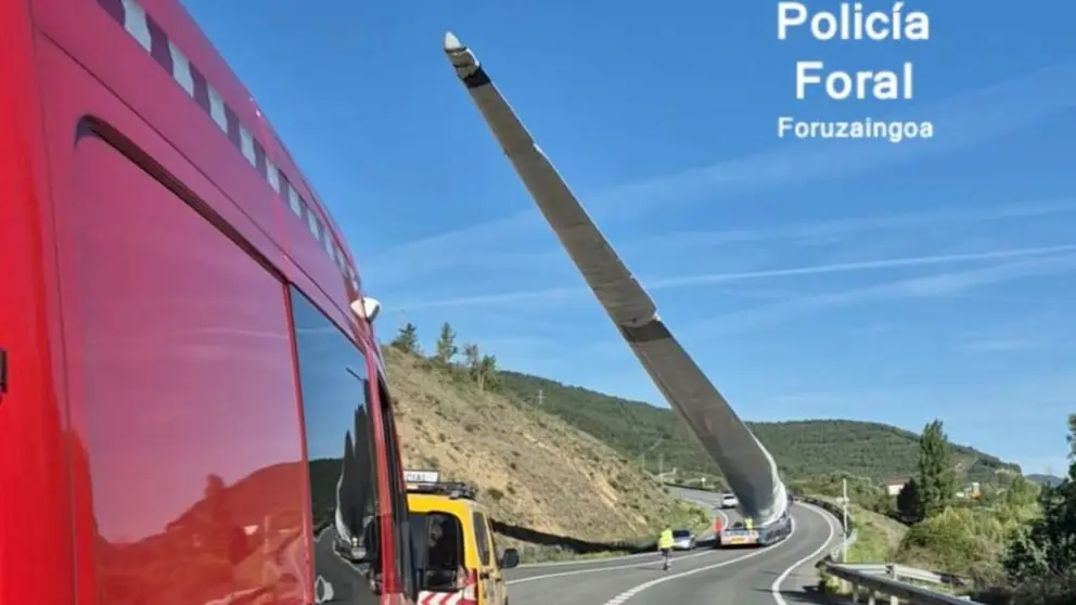 Imagen del transporte especial. POLIC&Iacute;A FORAL