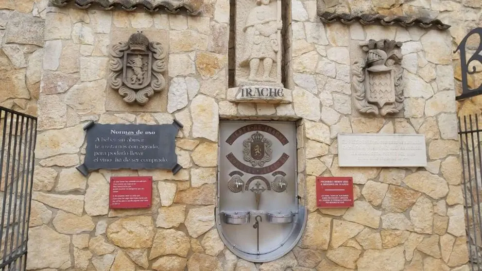 La fuente de vino de Bodegas Irache. TURISMO DE NAVARRA