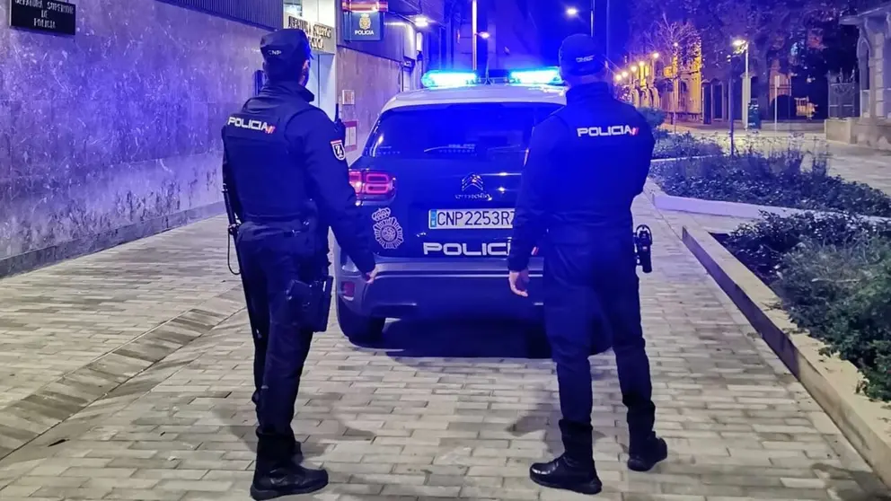 Dos agentes de la Polic&iacute;a Nacional. SUP NAVARRA