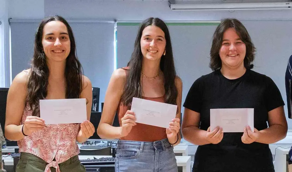 Natalia Ciriaco, Mar&iacute;a Irache Maiztegui y Elena Castrillo, ganadoras de la 11 edici&oacute;n del 'Iru&ntilde;arrivial'. AYUNTAMIENTO DE PAMPLONA