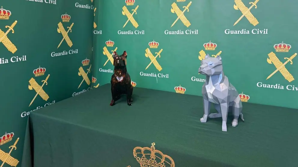 Las esculturas robadas en un centro comercial de la Comarca de Pamplona. GUARDIA CIVIL