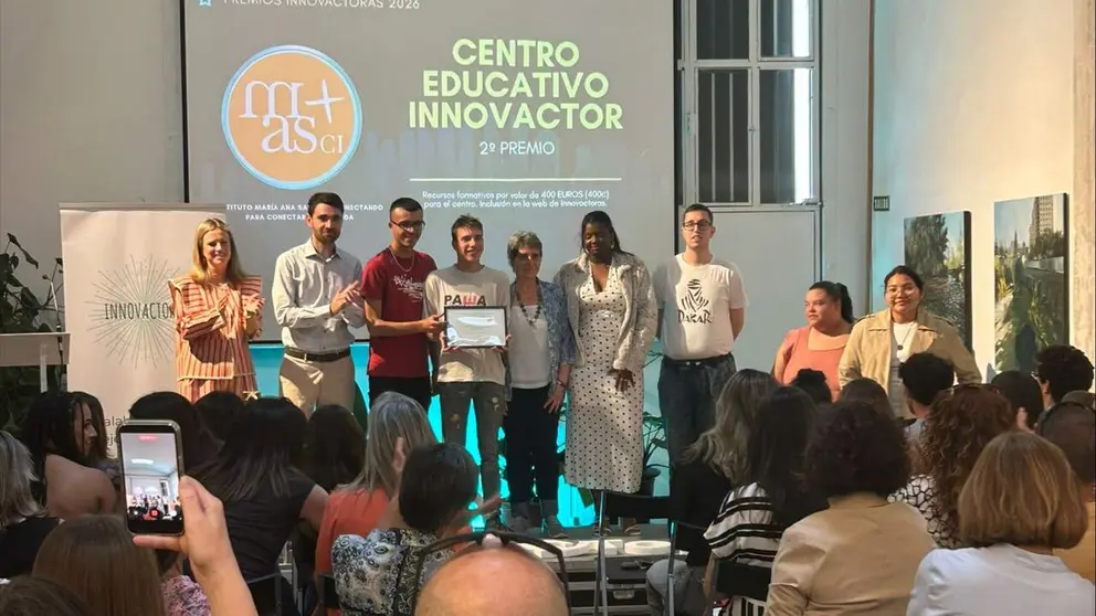Entrega del premio al centro educativo Maria Ana Sanz. CEDIDA