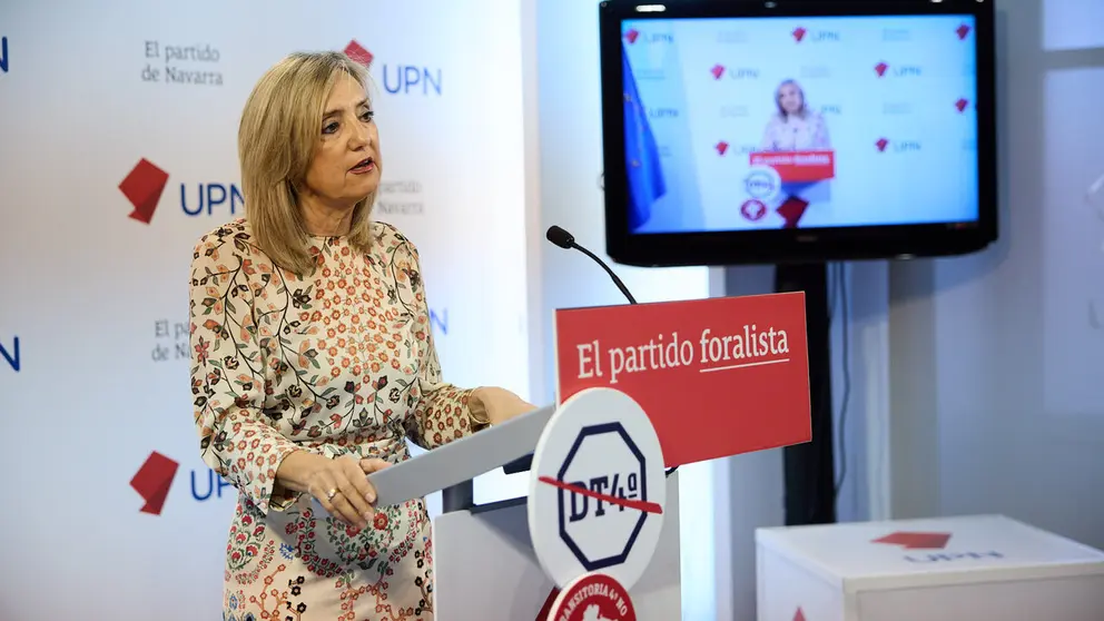 La presidenta de UPN, Cristina Ibarrola, da a conocer una iniciativa contra la indumentaria del equipo de f&uacute;tbol Athletic Club de Bilbao. I&Ntilde;IGO ALZUGARAY