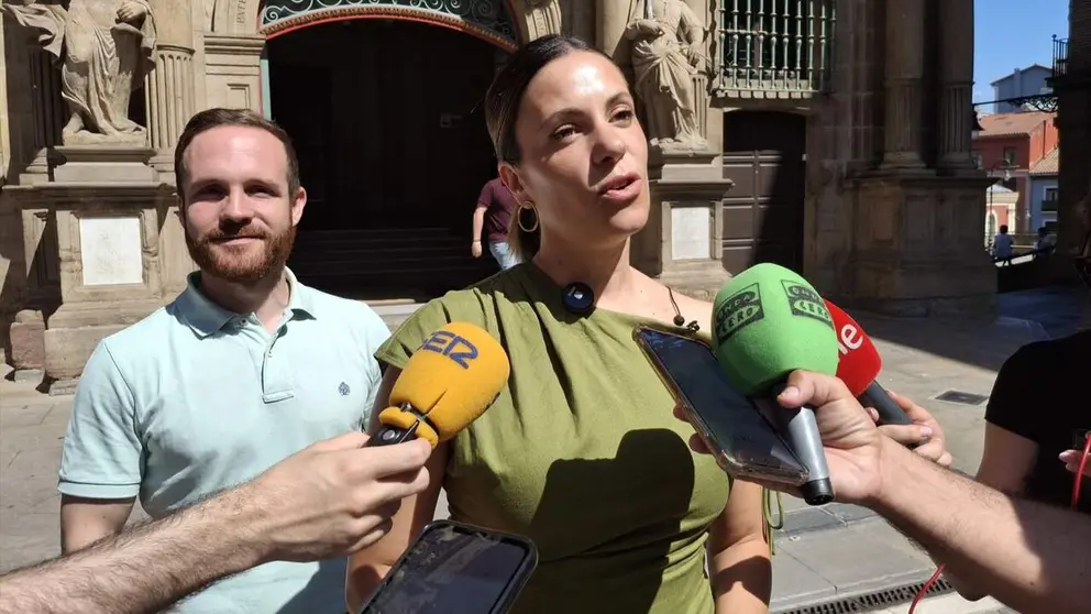 La portavoz del PSN en el Ayuntamiento de Pamplona, Marina Curiel, atiende a los medios. EUROPA PRESS