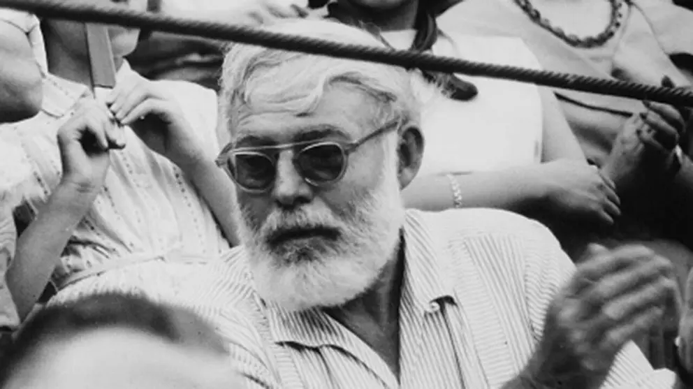 Ernest Hemingway, en la plaza de toros de Pamplona.  ARCHIVO MUNICIPAL