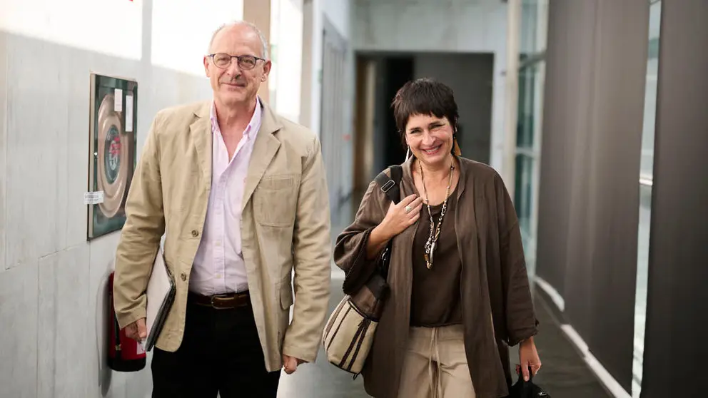 Laura Aznal y Adolfo Araiz y de EH Bildu en su llegada a la Mesa y Junta de Portavoces del Parlamento. PABLO LASAOSA
