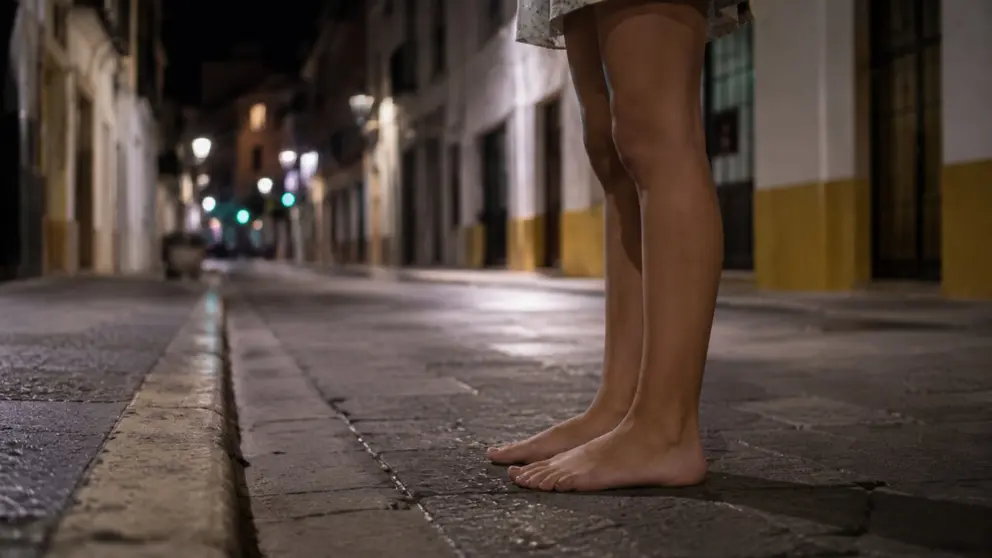 Imagen generada con inteligencia artificial de una joven descalza en la calle. CHAT GPT