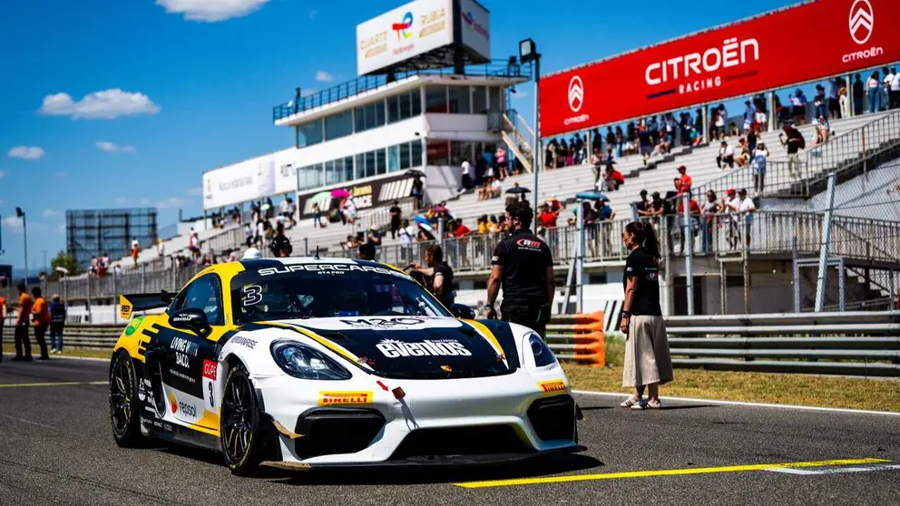 Veh&iacute;culo del navarro Zunzarren en la competici&oacute;n Iberian Supercars. CEDIDA