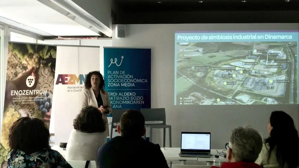 Una de las ponencias de la jornada de Simbiosis Industrial celebrada en Olite. CEDIDA