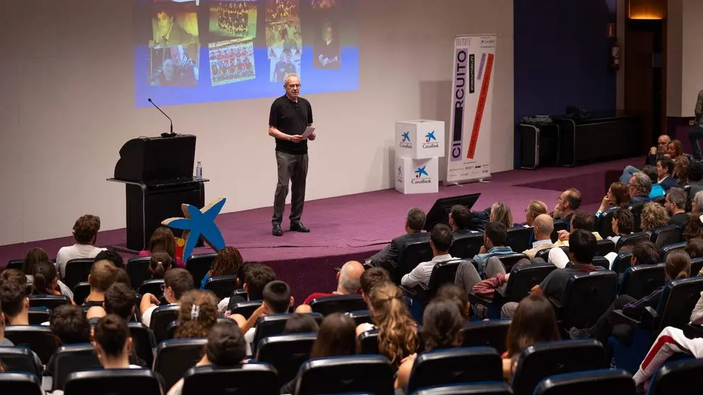 Celebraci&oacute;n del encuentro con j&oacute;venes en el Colegio de M&eacute;dicos de Navarra. CAIXABANK
