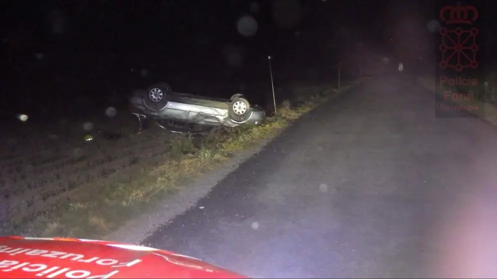 Accidente en Cadreita de un coche conducido por un menor. POLIC&Iacute;A FORAL