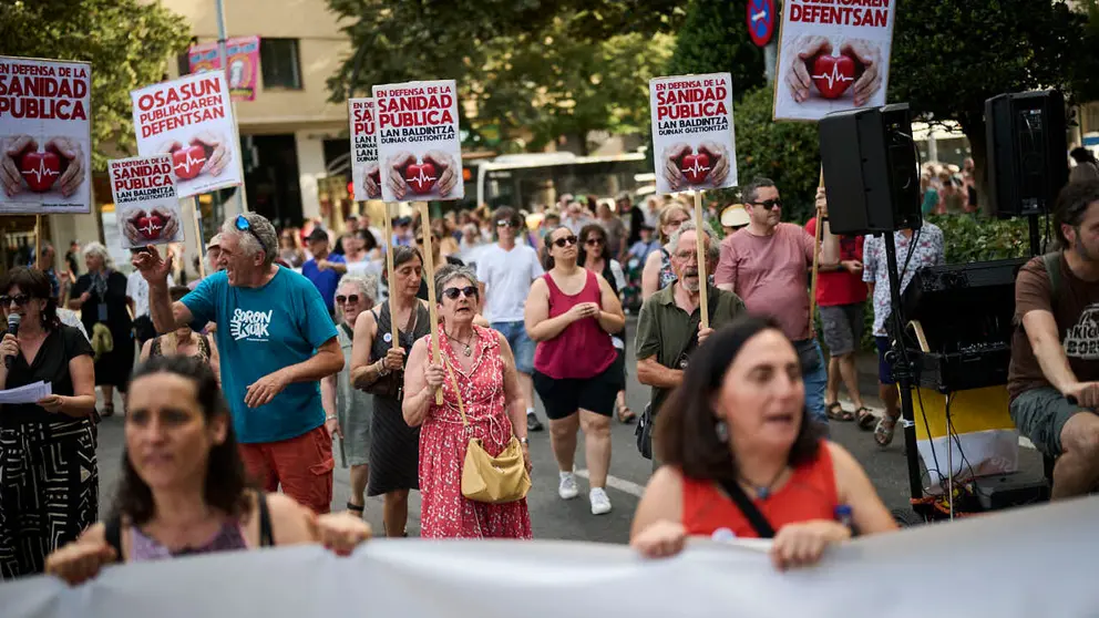 La Plataforma Navarra de Salud convoca una manifestaci&oacute;n en defensa de la sanidad p&uacute;blica. PABLO LASAOSA