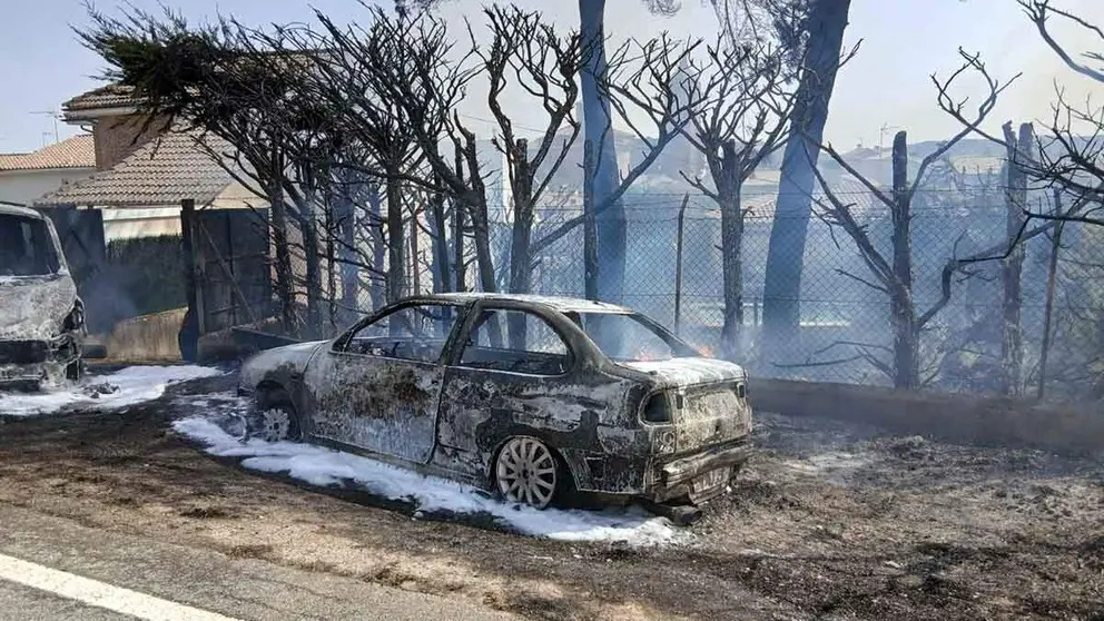 Incendio en Ma&ntilde;eru: arden dos viviendas, el fuego alcanza el monte y cortan la autov&iacute;a a Estella A-12.
REMITIDA / HANDOUT por POLIC&Iacute;A FORAL
Fotograf&iacute;a remitida a medios de comunicaci&oacute;n exclusivamente para ilustrar la noticia a la que hace referencia la imagen, y citando la procedencia de la imagen en la firma
21/6/2026