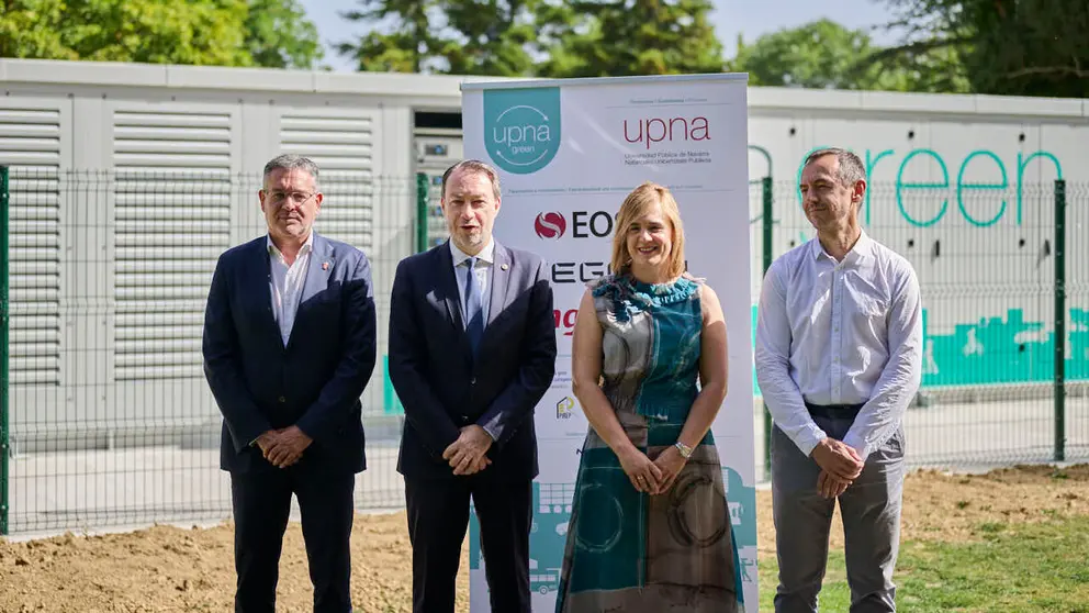 Inauguraci&oacute;n de la conexi&oacute;n a la red el&eacute;ctrica del campus de Arrosadia de la UPNA del nuevo sistema de almacenamiento de energ&iacute;a el&eacute;ctrica mediante bater&iacute;as. PABLO LASAOSA