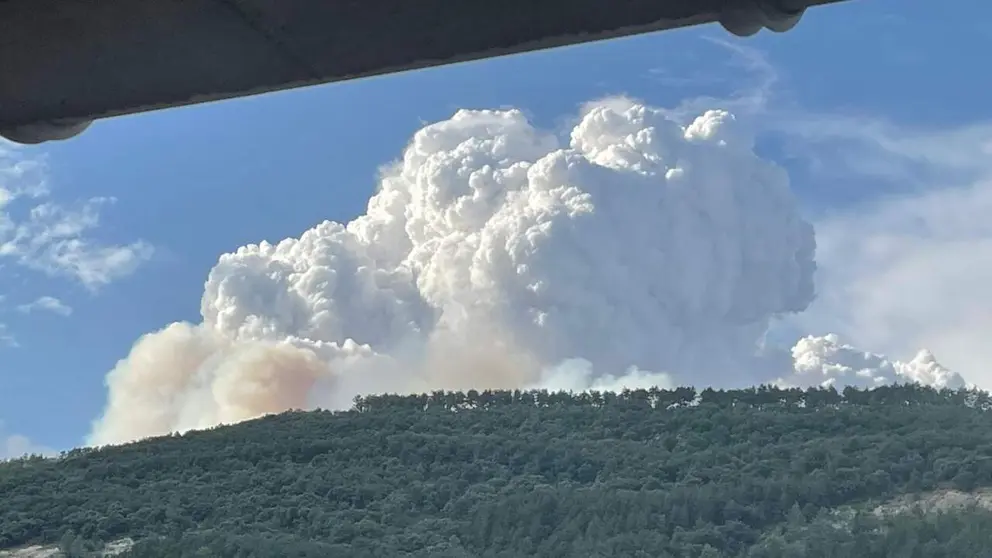 Gran humareda en el monte San Cristobal a causa del incendio. CEDIDA