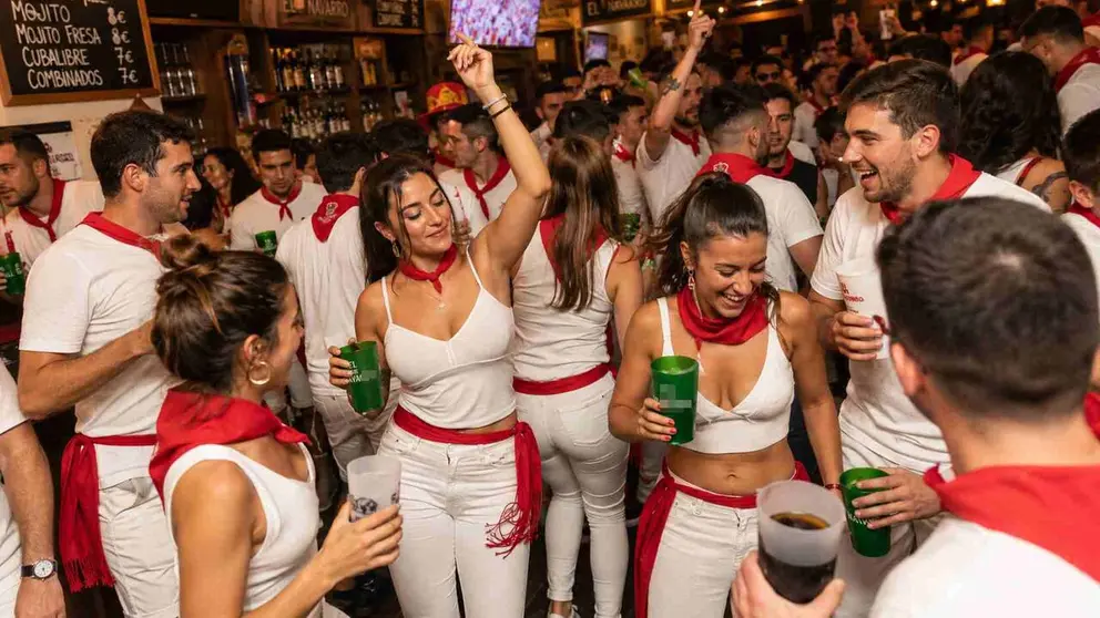 Ambiente de bares durante las fiestas de San Ferm&iacute;n.