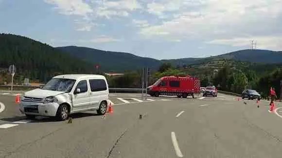 Rotonda de Lumbier en la que se ha producido el accidente. POLIC&Iacute;A FORAL