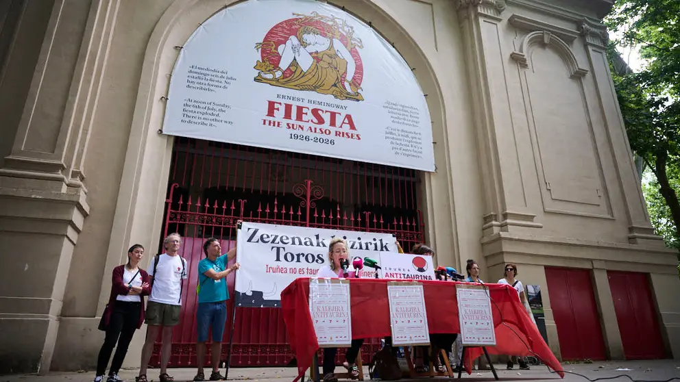 Iru&ntilde;ea Antitaurina presenta la kalejira antitaurina del 7 de julio. PABLO LASAOSA