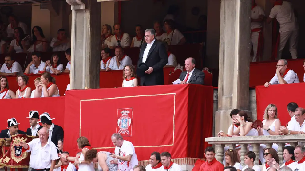 Asiron presidiendo una corrida de toros de San Ferm&iacute;n. MAITE H MATEO / ARCHIVO