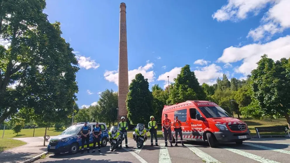 Fotograf&iacute;a de familia de la Polic&iacute;a Foral, Guardia Civil y la Polic&iacute;a Municipal de Pamplona. GOBIERNO DE NAVARRA