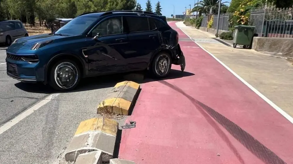 Coche accidentado en Fontellas. POLIC&Iacute;A FORAL