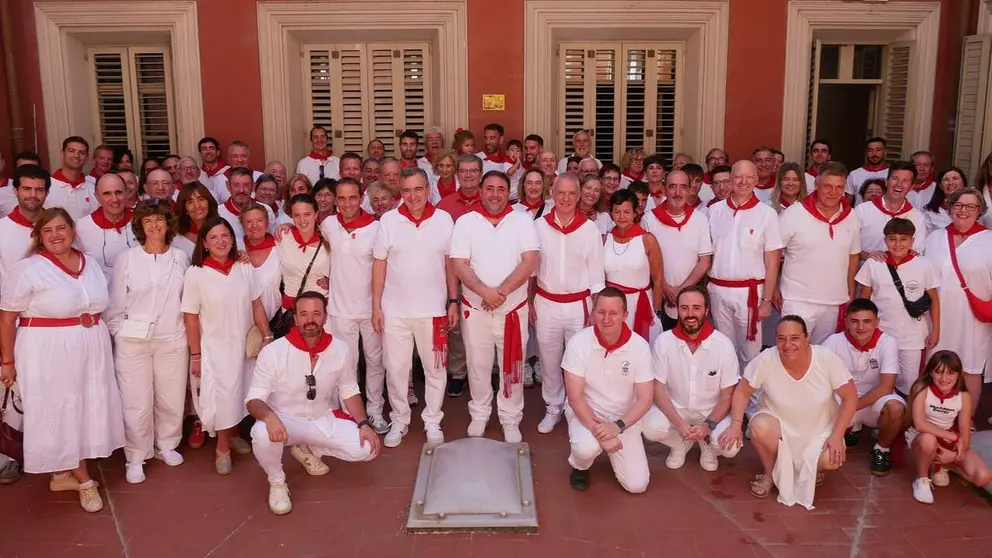 Entrega del 'Pa&ntilde;uelico de San Ferm&iacute;n' del PNV de Navarra a I&ntilde;igo Urkullu. PNV DE NAVARRA