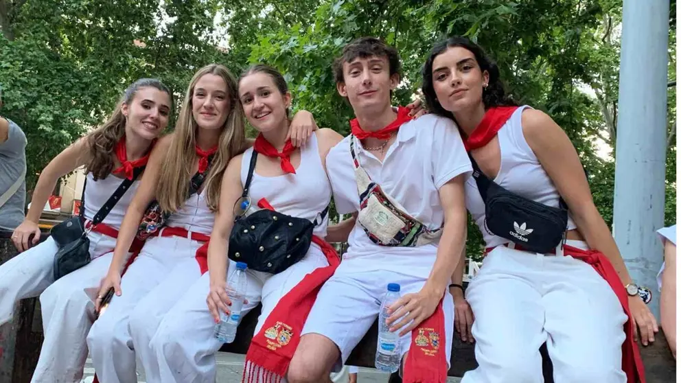 El grupo de j&oacute;venes de Valladolid que se lo ha pasado fenomenal en San Ferm&iacute;n. Navarra.com