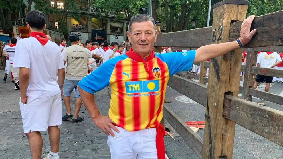 Leonardo Beltr&aacute;n en el tramo de la bajada al callej&oacute;n de la plaza. Navarra.com