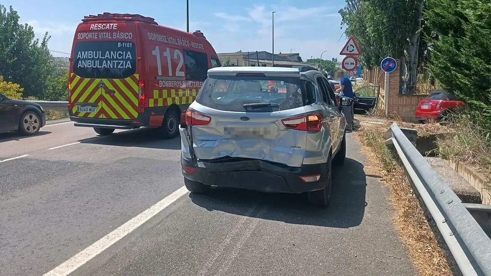 Vista de uno de los coches implicados en el choque de Peralta. BOMBEROS DE NAVARRA