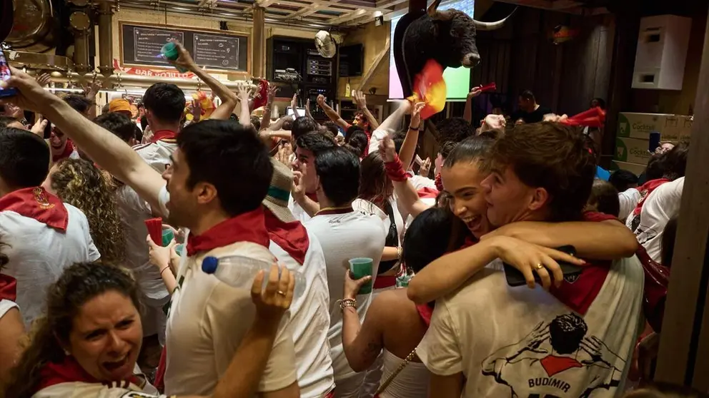 La afici&oacute;n de la selecci&oacute;n espa&ntilde;ola disfruta del Mundial durante las fiestas de San Ferm&iacute;n. EUROPA PRESS