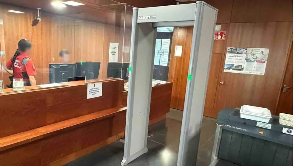 APF denuncia que polic&iacute;as forales est&aacute;n cubriendo puestos de seguridad privada en hospitales y juzgados y reclama medidas al Gobierno de Navarra.