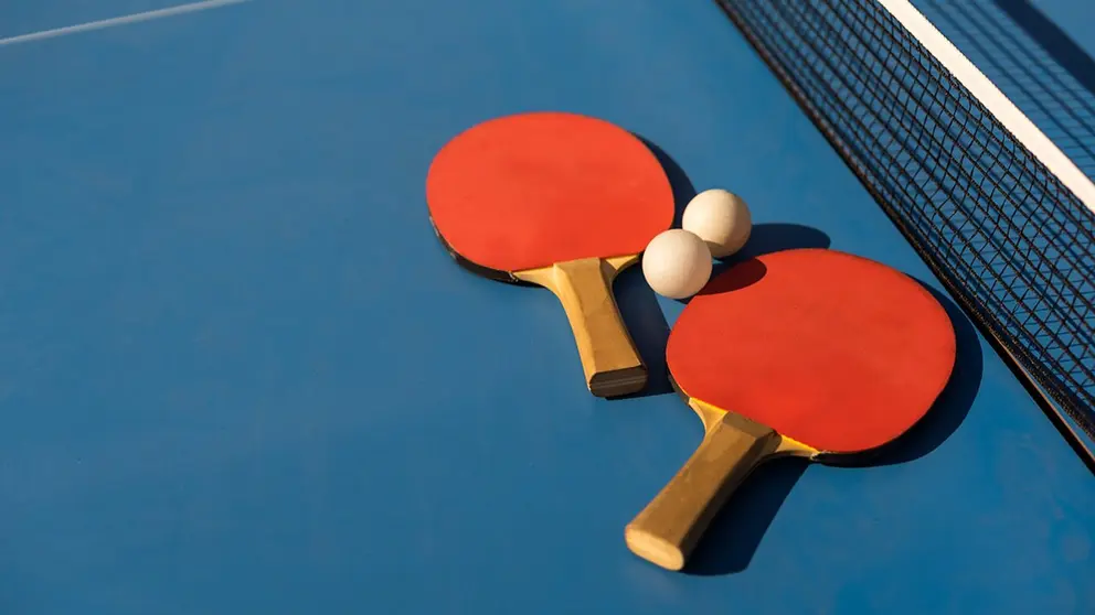 Imagen de unas palas de tenis de mesa.