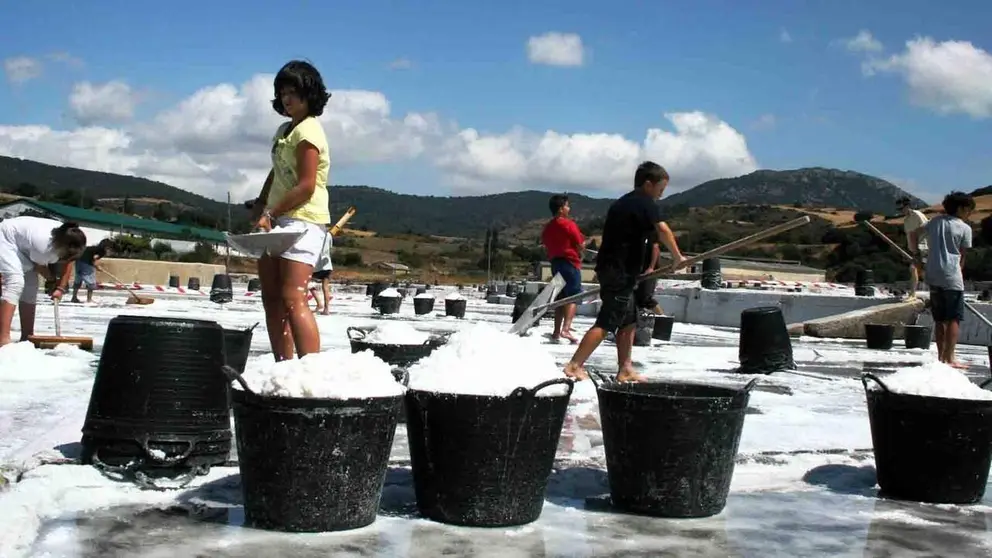 Salinas de Oro invita a descubrir su r&iacute;o salado y un oficio milenario con una visita y una cata gratuita.