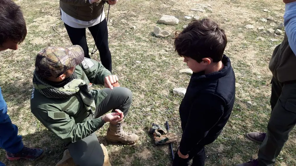 Imagen de la actividad de rastreo de fauna. TIERRAS DE IRANZU