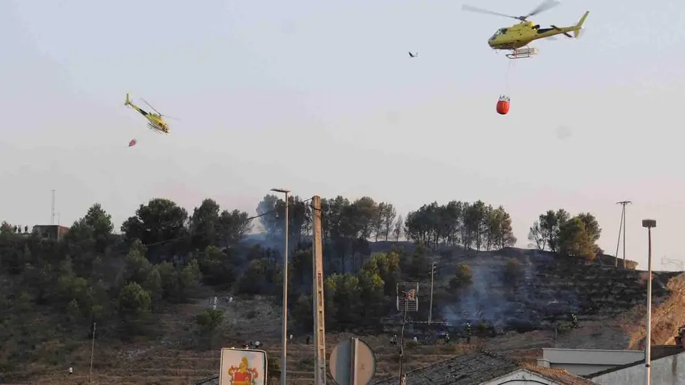 Caparroso moviliza bomberos, helic&oacute;pteros y brigada helitransportada por un incendio forestal.