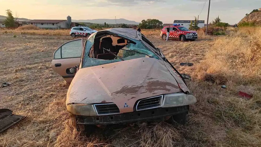 Herida grave una joven de 26 a&ntilde;os tras volcar varias veces con su veh&iacute;culo en la NA-122, en Ler&iacute;n.