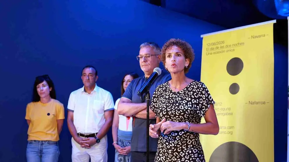 Comparecencia de la presidenta de Navarra, Mar&iacute;a Chivite, en Sendaviva, donde seguir&aacute; el eclipse de sol. GOBIERNO DE NAVARRA