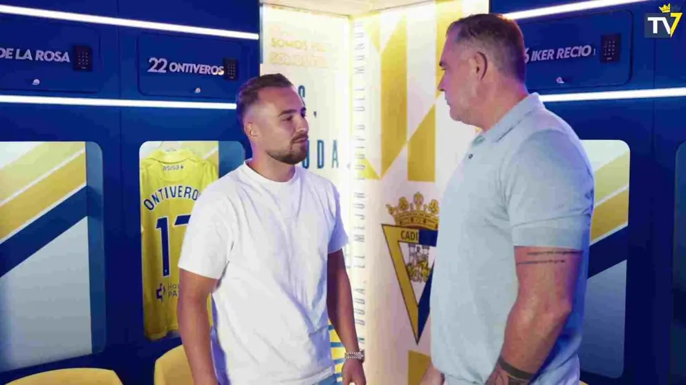 El exjugador de Osasuna, Jvier Ontiveros y el presidente del C&aacute;diz CF, Christian Septien. C&Aacute;DIZ CF