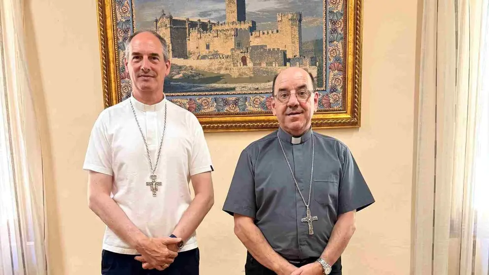 El arzobispo de Pamplona y obispo de Tudela, monse&ntilde;or Florencio Rosell&oacute; Avellanas, ha recibido hoy la visita del cardenal Francisco Javier Bustillo R&iacute;podas, obispo de Ajaccio, en C&oacute;rcega, y uno de los 133 cardenales electores del c&oacute;nclave que eligi&oacute; al papa Le&oacute;n XIV en mayo del pasado a&ntilde;o. IGLESIA NAVARRA